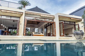 Spacious and Luxury Modern Villa with Huge Garden and Pool